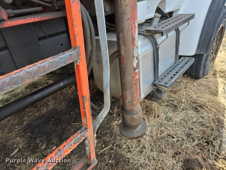 image for item DW3154 2000 Sterling L9500 grapple truck