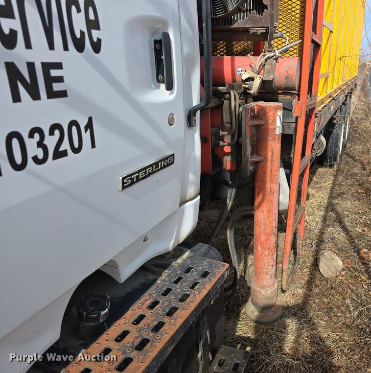 image for item DW3154 2000 Sterling L9500 grapple truck