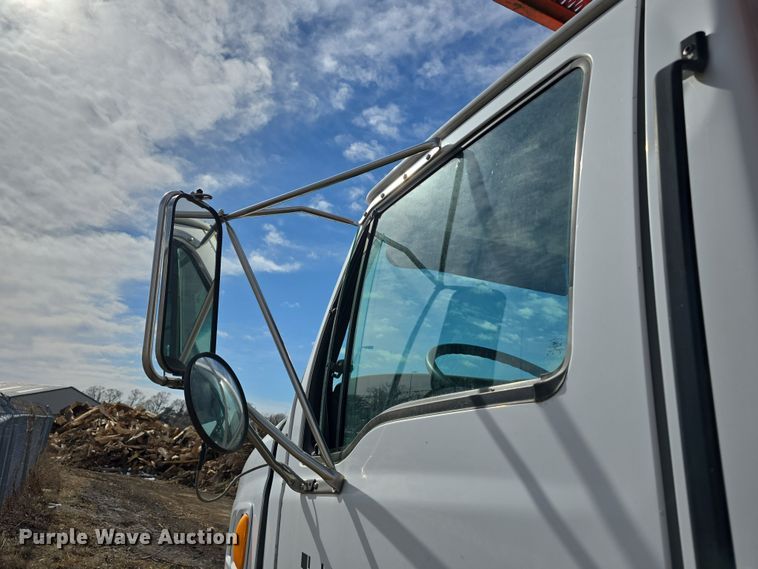 image for item DW3154 2000 Sterling L9500 grapple truck