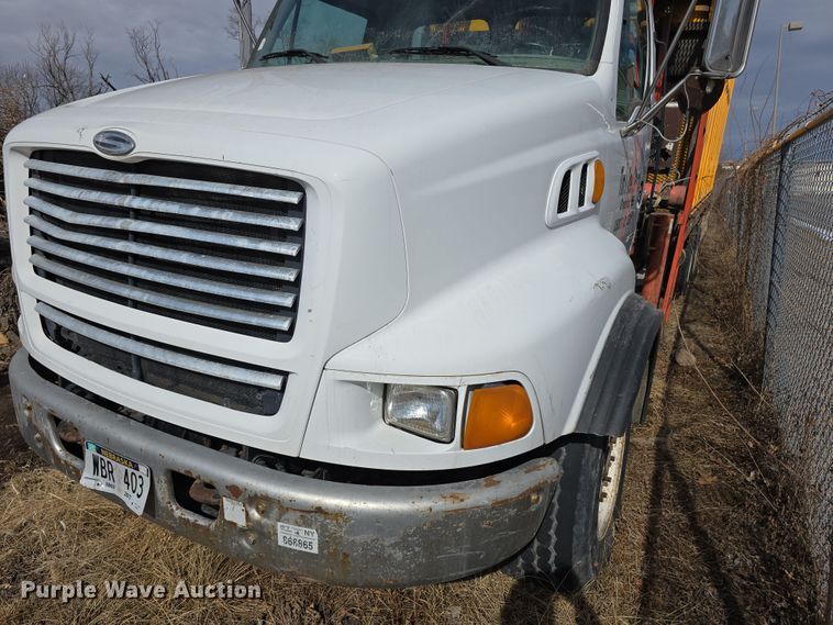 image for item DW3154 2000 Sterling L9500 grapple truck