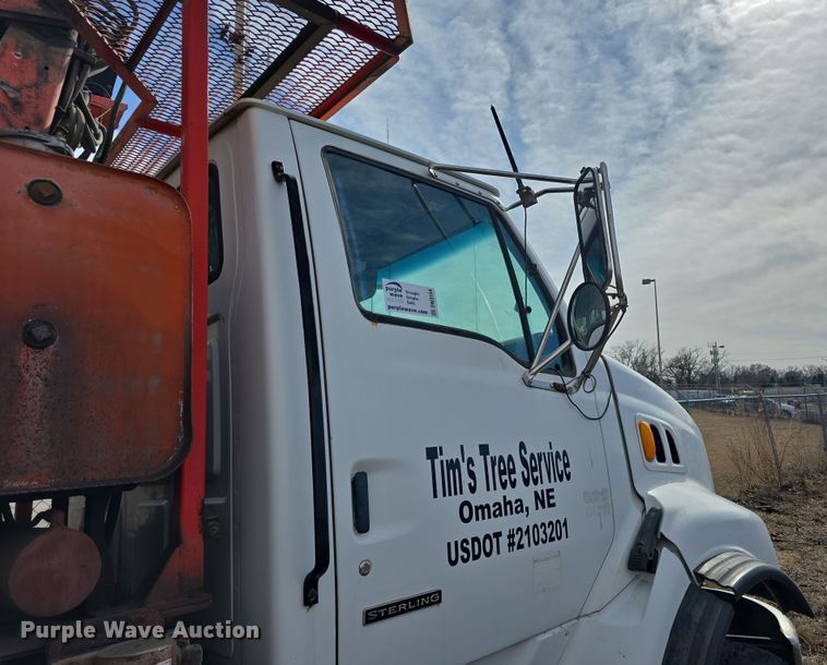 image for item DW3154 2000 Sterling L9500 grapple truck