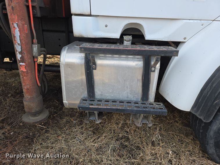 image for item DW3154 2000 Sterling L9500 grapple truck