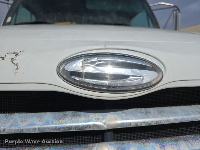 image for item DW3154 2000 Sterling L9500 grapple truck