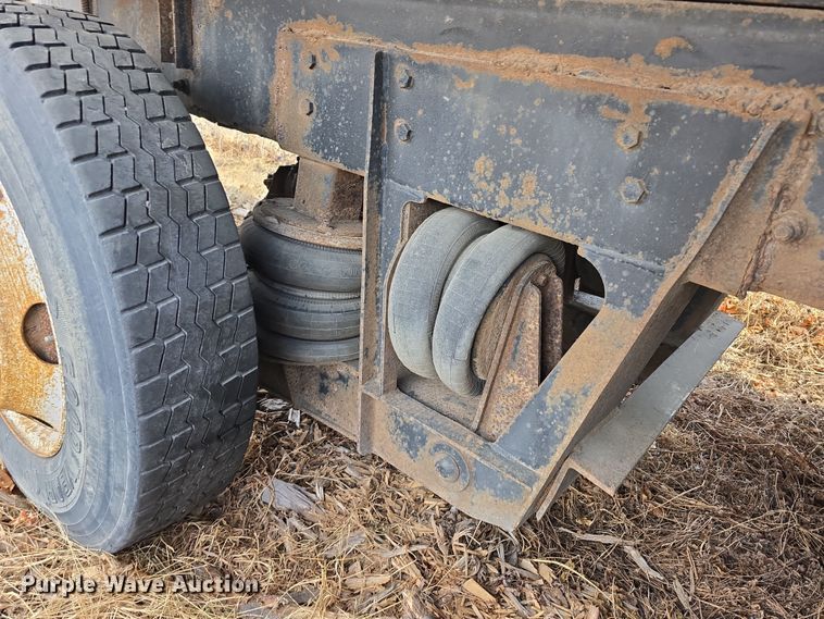 image for item DW3154 2000 Sterling L9500 grapple truck