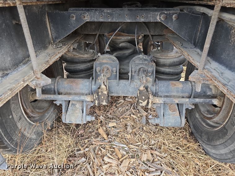 image for item DW3154 2000 Sterling L9500 grapple truck