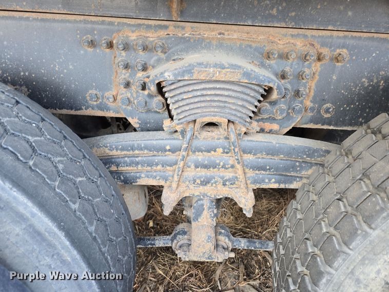 image for item DW3154 2000 Sterling L9500 grapple truck