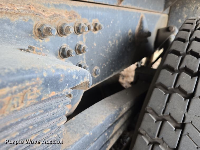 image for item DW3154 2000 Sterling L9500 grapple truck