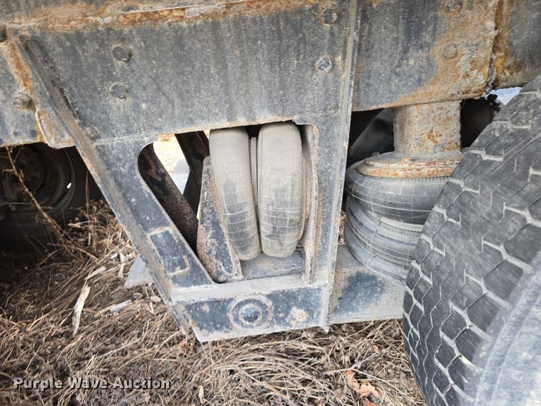 image for item DW3154 2000 Sterling L9500 grapple truck