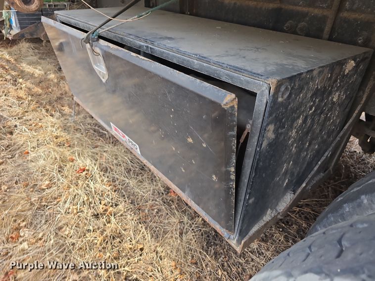 image for item DW3154 2000 Sterling L9500 grapple truck