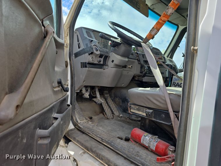 image for item DW3154 2000 Sterling L9500 grapple truck