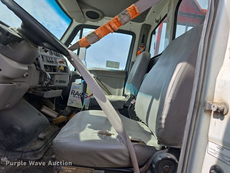 image for item DW3154 2000 Sterling L9500 grapple truck