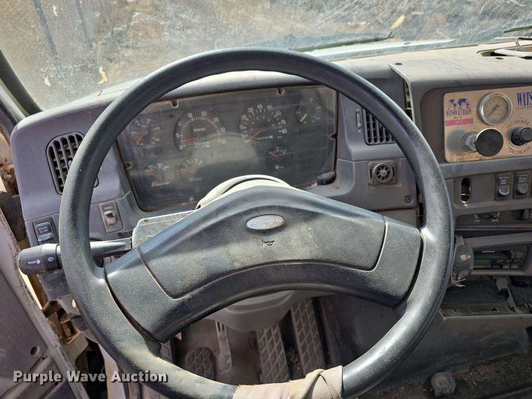 image for item DW3154 2000 Sterling L9500 grapple truck