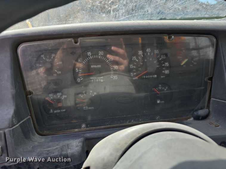 image for item DW3154 2000 Sterling L9500 grapple truck