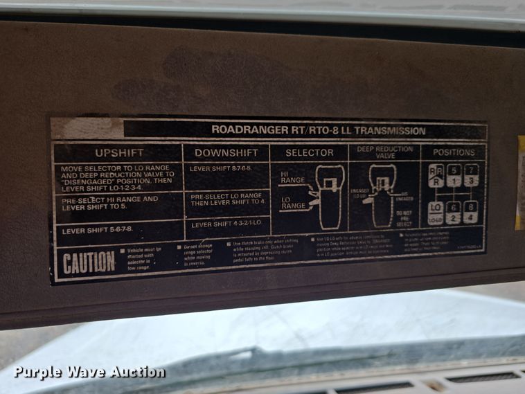 image for item DW3154 2000 Sterling L9500 grapple truck