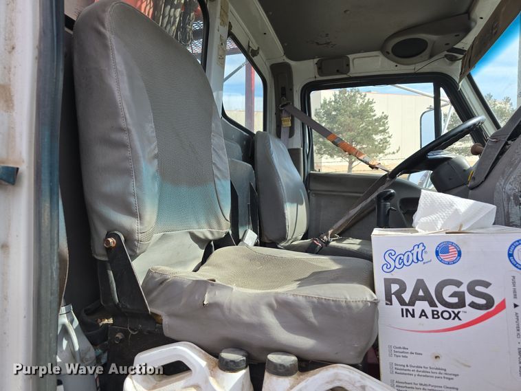 image for item DW3154 2000 Sterling L9500 grapple truck