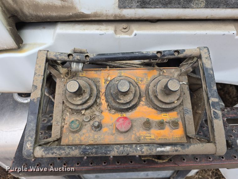 image for item DW3154 2000 Sterling L9500 grapple truck