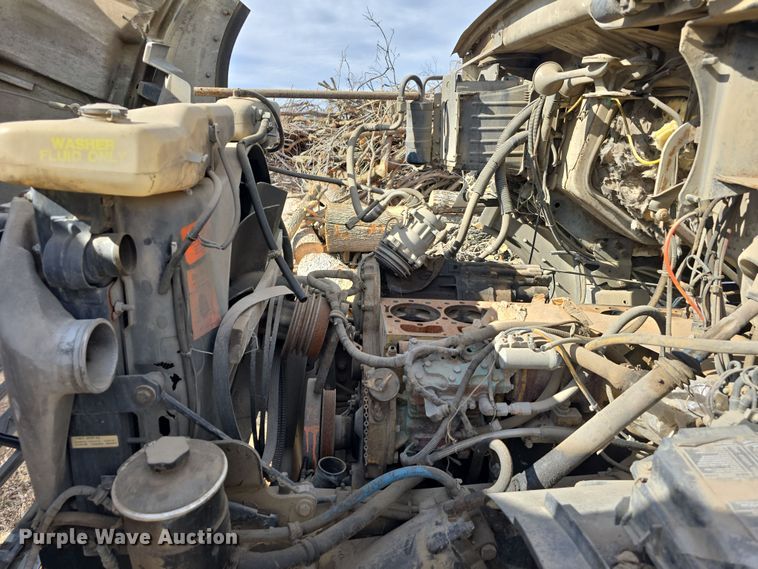 image for item DW3154 2000 Sterling L9500 grapple truck