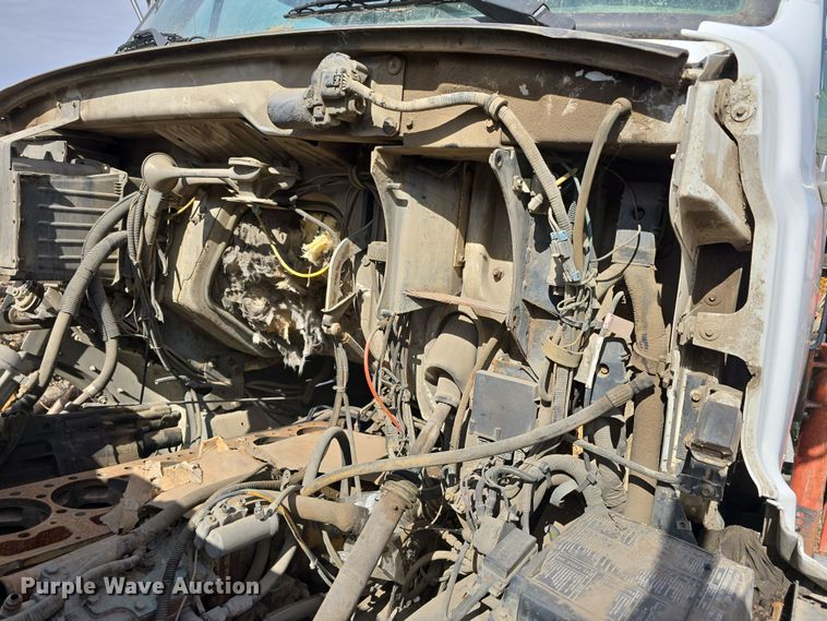 image for item DW3154 2000 Sterling L9500 grapple truck