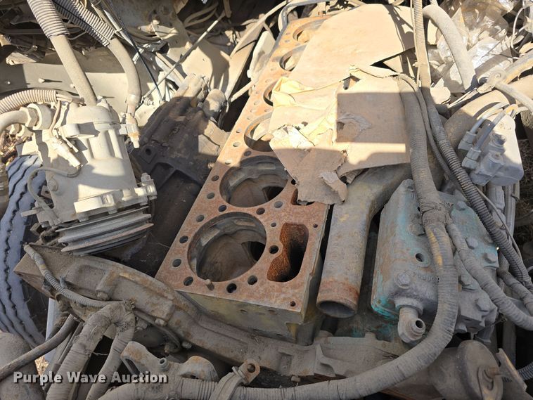 image for item DW3154 2000 Sterling L9500 grapple truck