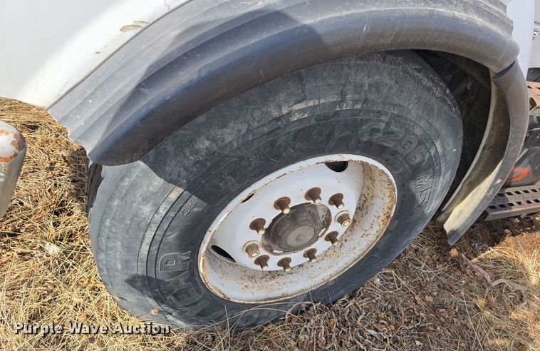 image for item DW3154 2000 Sterling L9500 grapple truck