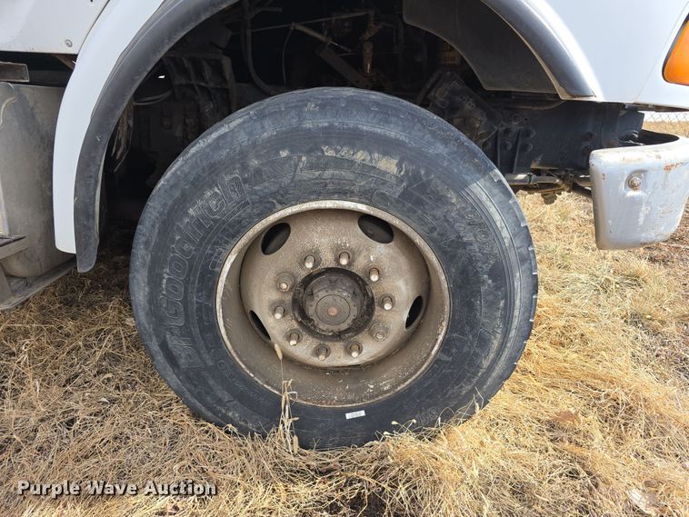 image for item DW3154 2000 Sterling L9500 grapple truck