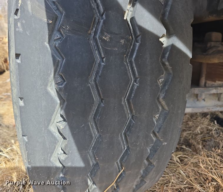 image for item DW3154 2000 Sterling L9500 grapple truck