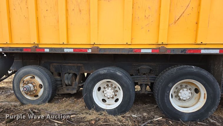 image for item DW3154 2000 Sterling L9500 grapple truck