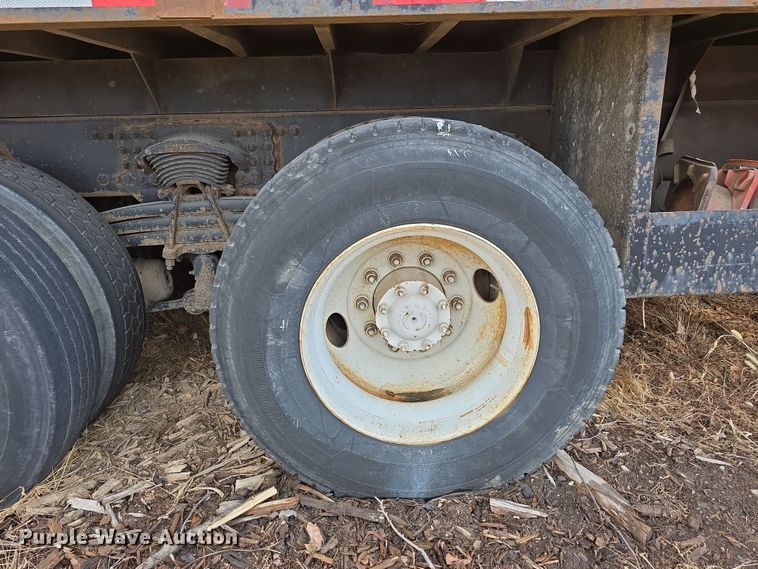 image for item DW3154 2000 Sterling L9500 grapple truck