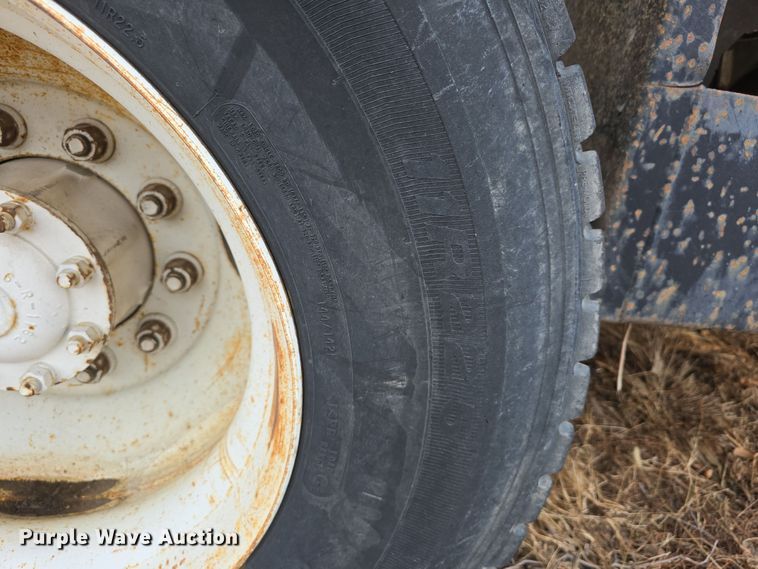 image for item DW3154 2000 Sterling L9500 grapple truck