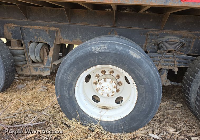 image for item DW3154 2000 Sterling L9500 grapple truck