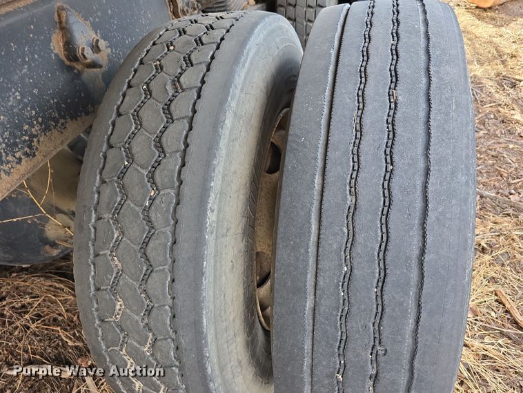 image for item DW3154 2000 Sterling L9500 grapple truck