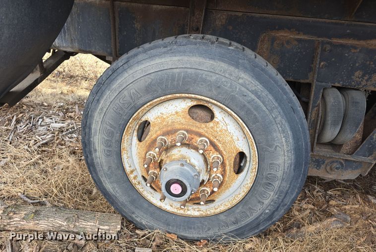 image for item DW3154 2000 Sterling L9500 grapple truck