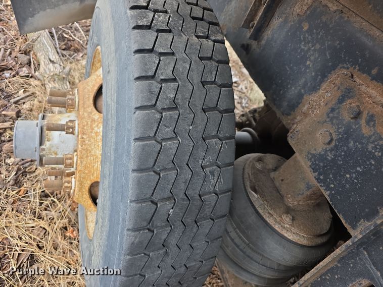 image for item DW3154 2000 Sterling L9500 grapple truck