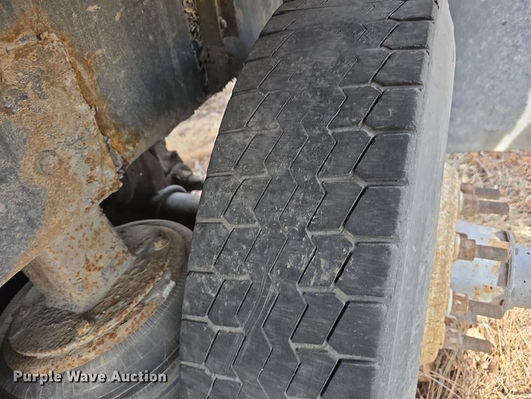 image for item DW3154 2000 Sterling L9500 grapple truck