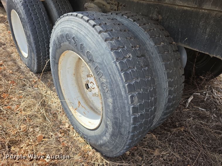 image for item DW3154 2000 Sterling L9500 grapple truck