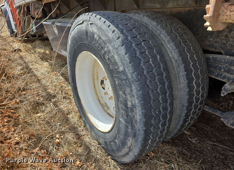 image for item DW3154 2000 Sterling L9500 grapple truck