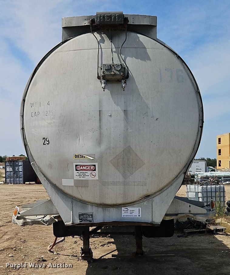 image for item DW6603 1960 Heil tank trailer