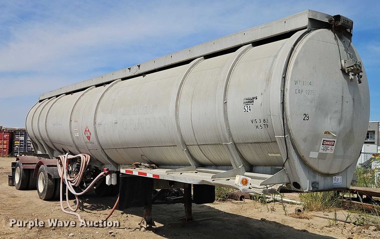 image for item DW6603 1960 Heil tank trailer