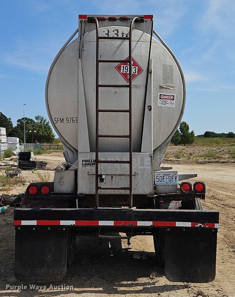 image for item DW6603 1960 Heil tank trailer