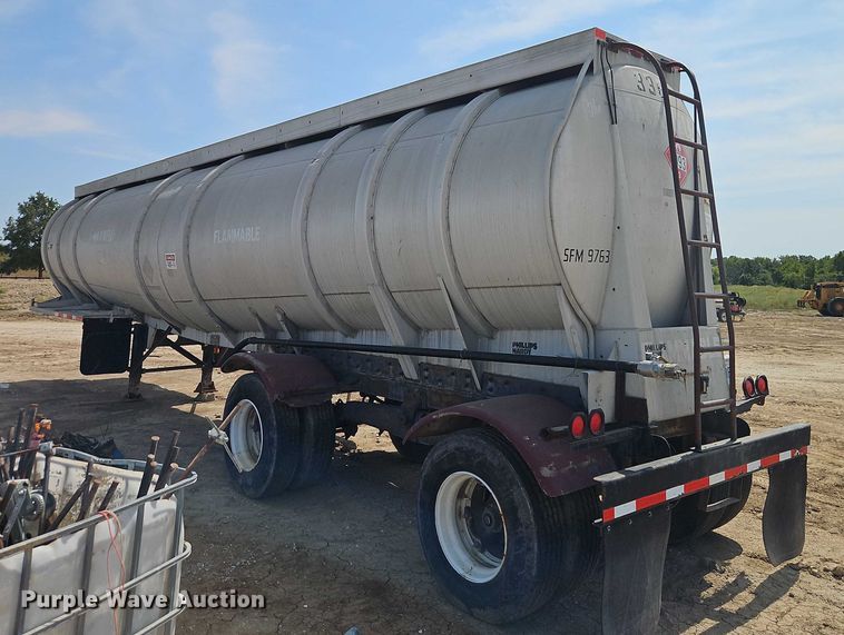 image for item DW6603 1960 Heil tank trailer