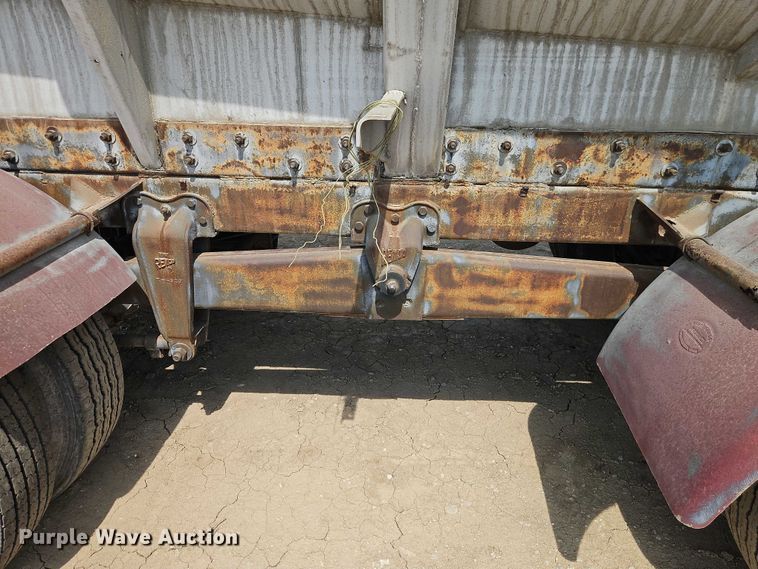 image for item DW6603 1960 Heil tank trailer