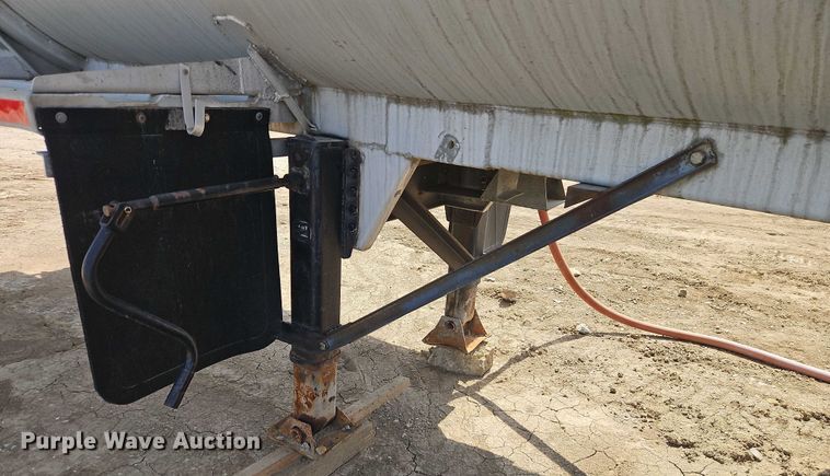 image for item DW6603 1960 Heil tank trailer