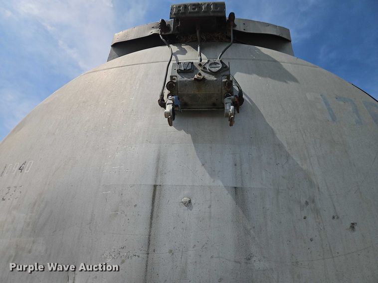 image for item DW6603 1960 Heil tank trailer