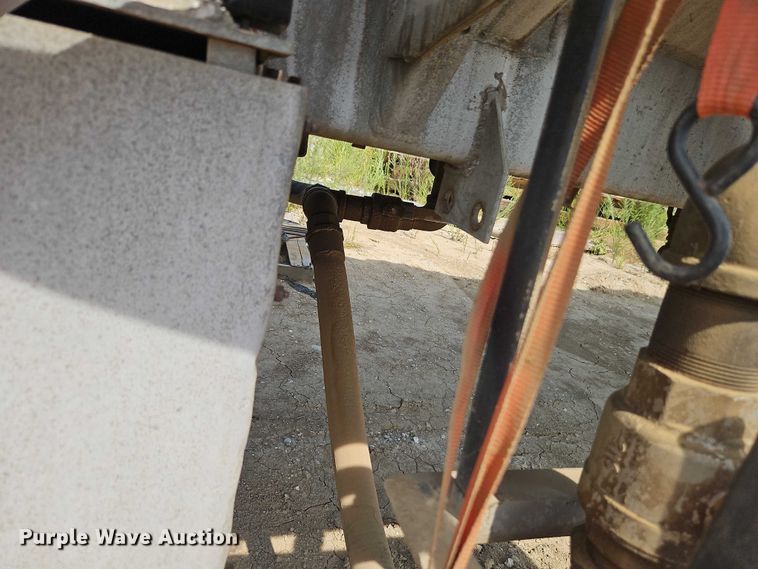 image for item DW6603 1960 Heil tank trailer