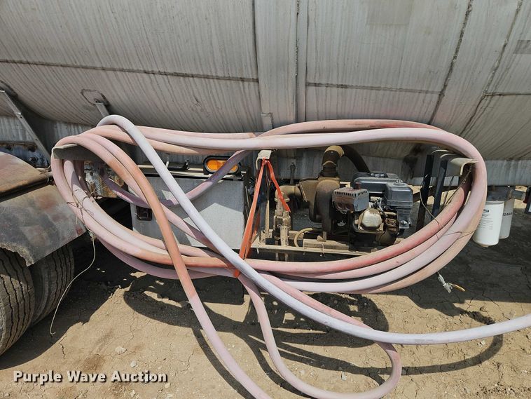 image for item DW6603 1960 Heil tank trailer