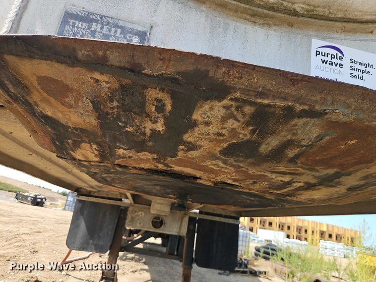 image for item DW6603 1960 Heil tank trailer