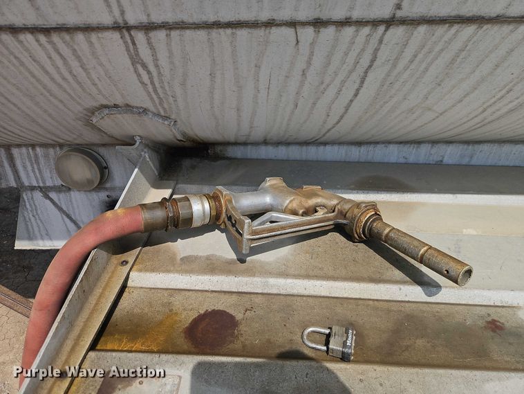 image for item DW6603 1960 Heil tank trailer