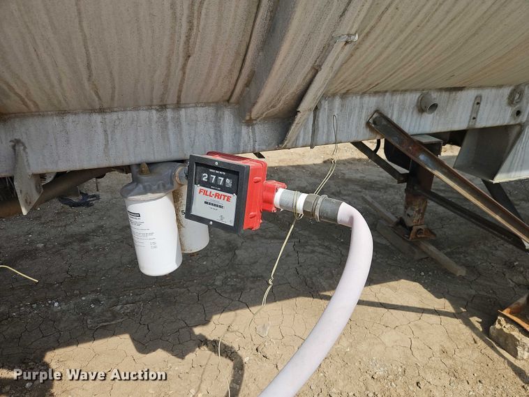 image for item DW6603 1960 Heil tank trailer