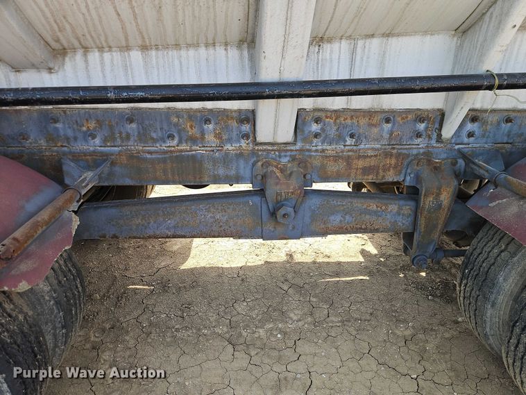 image for item DW6603 1960 Heil tank trailer