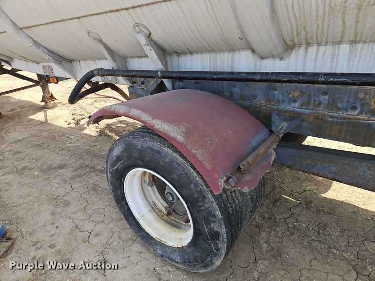 image for item DW6603 1960 Heil tank trailer